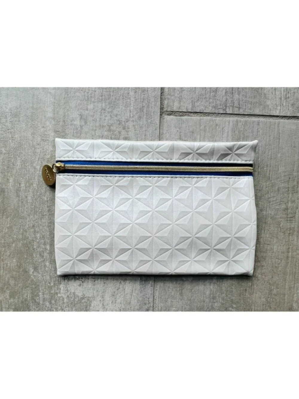 Ipsy Makeup Bag March 2023 Silver Pearl Shimmer Travel Pouch Wallet Clutch Case
